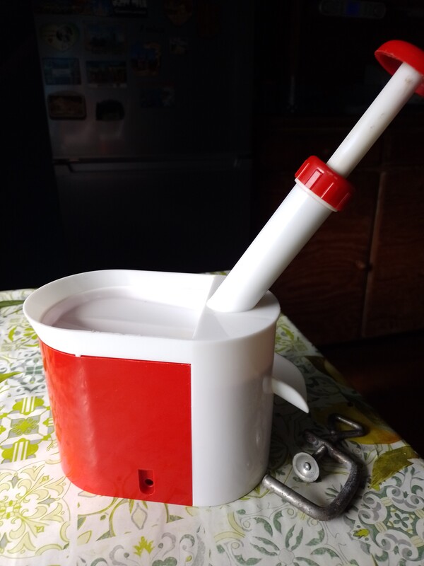 Elbląg Drylownica do Wiśni stan dobry przykręcana do blatu to trzeba tylko dokupić gumki