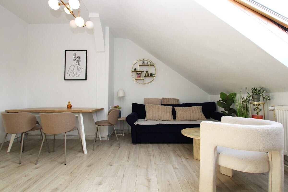 Elbląg NIERUCHOMOŚCI ANNA KRASZEWSKA&nbsp; Mieszkanie 5-pokojowe z ogródkiem przy budynku &nbsp; ul. Niska&nbsp; NOWA