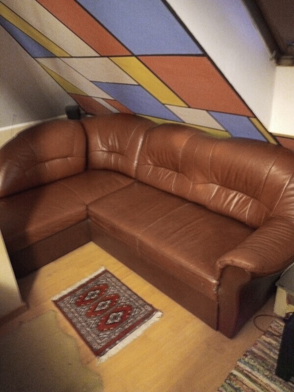 Elbląg Rogówka skórzana. Stan bdb. Miejsce na pościel. Odbiór osobisty piąte piętro bez windy. Cena do negocjacji. Tel