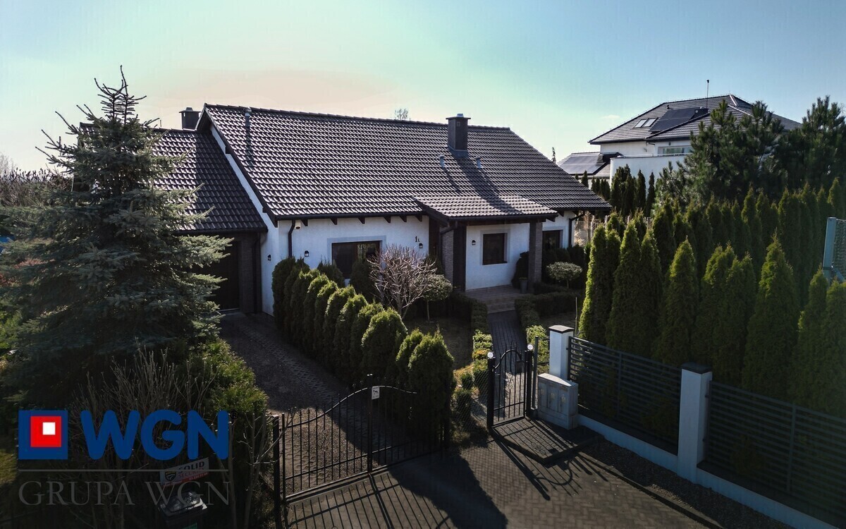Elbląg Komfortowy dom 160 m² z ogrodem, Komorowo Żuławskie, tylko 10 km od ElblągaWGN Nieruchomości Oddział