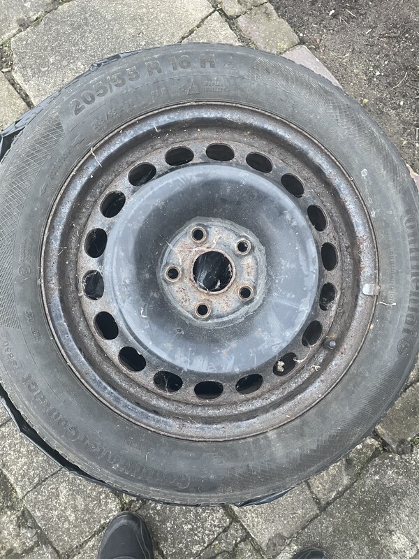 Elbląg Sprzedam koła 5x112 z oponami zimowymi 205/55/16 zamontowane były na passat b6.cena 150zl
Dwie opony spoko i