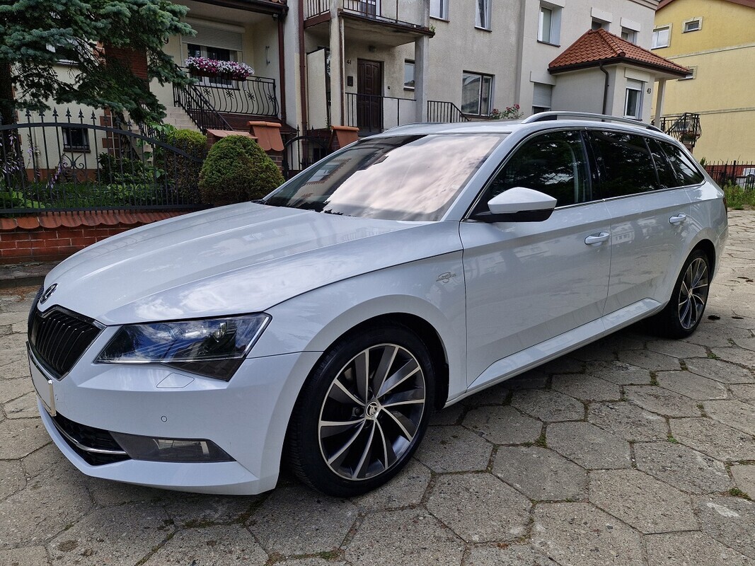 Elbląg Skoda Superb2.0 TDI ( 190 km )Model 2017Automatyczna Skrzynia BiegówPanoramiczny dachNapęd 4 x 4Wersja Laurin