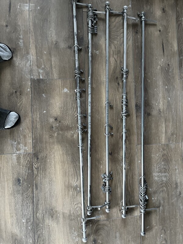 Elbląg 5 szt. Kompletnych karniszy z żabkami, długość 135 cm każdy. Oddam za paczkę lub puszkę kawy Inka 😜