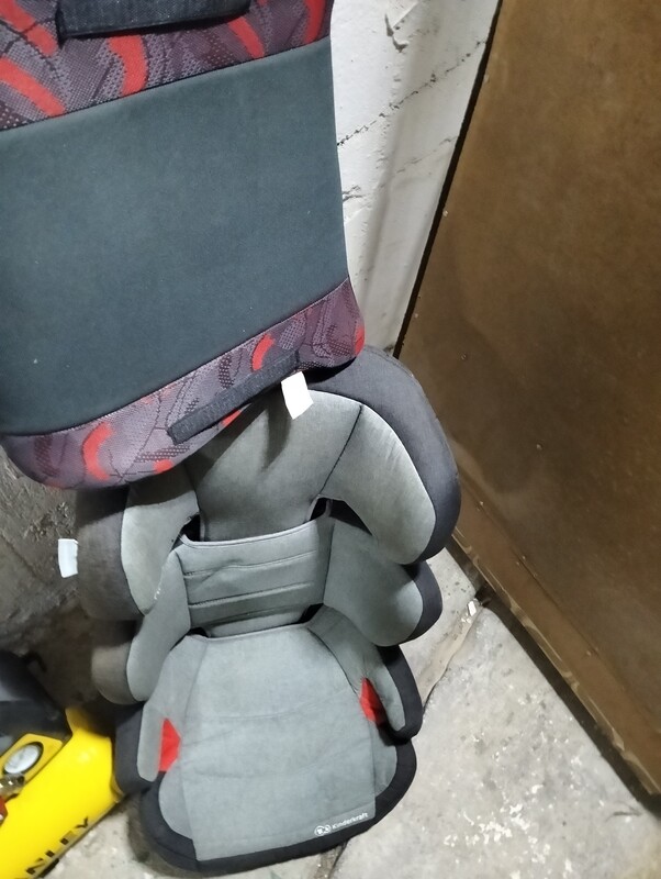 Elbląg Sprzedam fotelik samochodowy dla dziecka plus podkładka. Cena 80 zł.