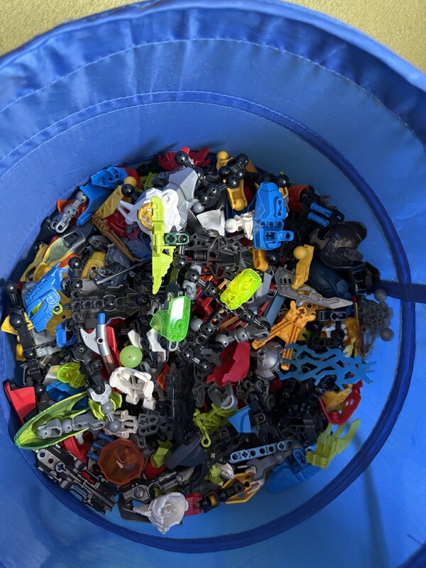 Elbląg Klocki Lego Bionicle, kilka zestawów- ok 1 kg- 100 zł
+ dodatki ze zdjęcia