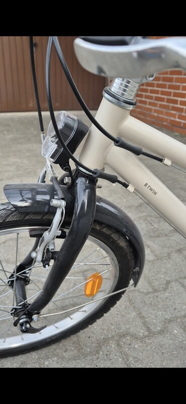 Elbląg Sprzedam rower b-twin 20 
Dodatkowo lampki oraz uchwyt na bidon 
Mało używany 
Cena do negocjacji.