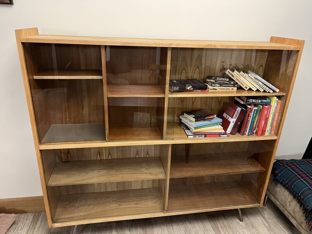 Elbląg Regał Biblioteczka VINTAGE 
- oddam za darmo
- odbiór w Elblągu