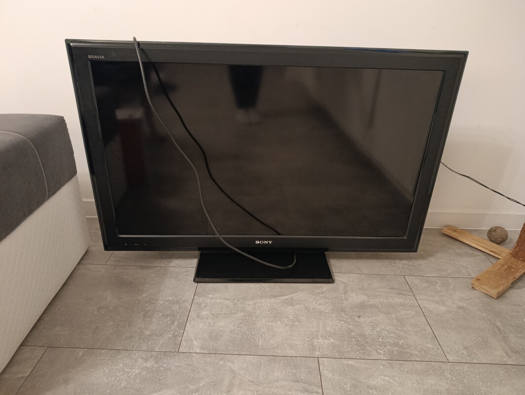 Elbląg Telewizor 40 cali
Wolnostojący, marki Sony Bravia 
Nie ma możliwości podłączenia do internetu 
Cena do negocjacji