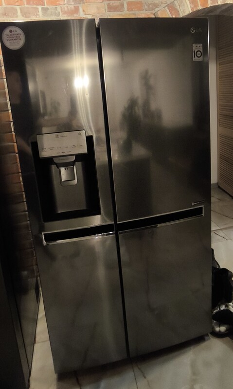 Elbląg Sprzedam lodówkę side by side LG z podajnikiem wody i lodu. Lodówka ma ok. 5 lat, jest w pełni sprawna. Odbiór