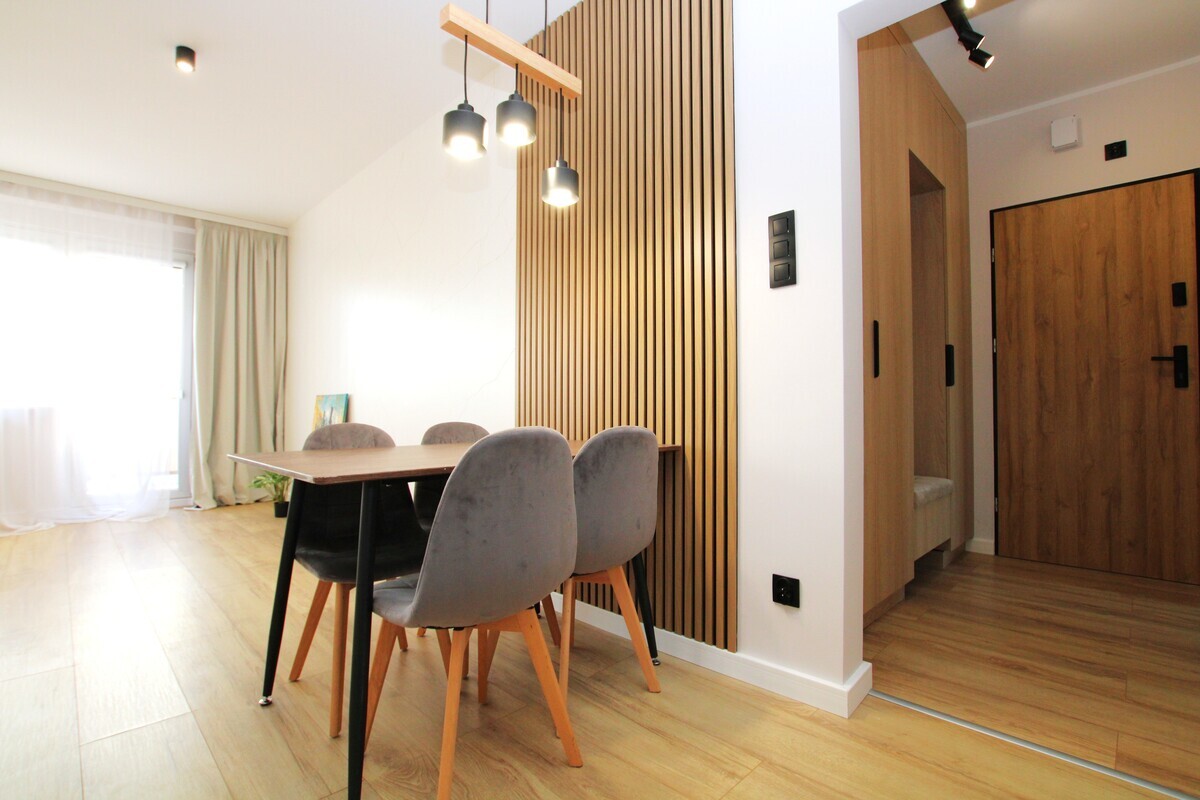 Elbląg NIERUCHOMOŚCI ANNA KRASZEWSKA 4-pokojowe mieszkanie o wysokim standardzie ul. Wybickiego **