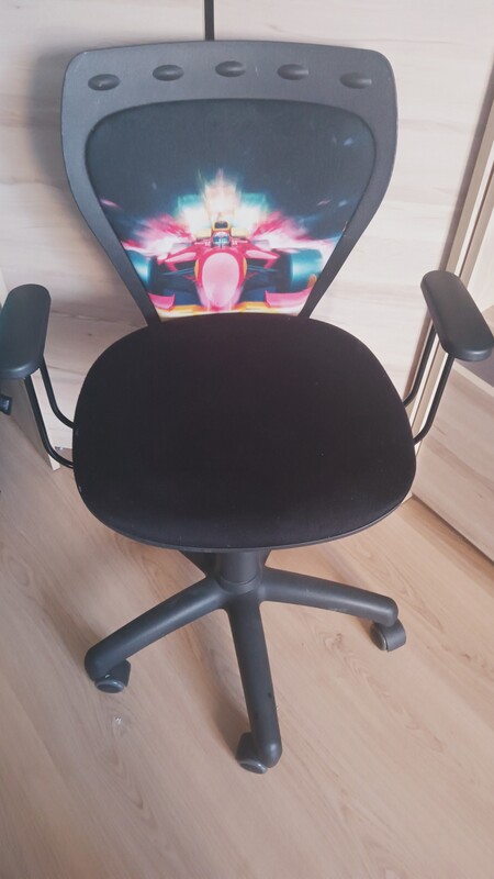 Elbląg Sprzedam fotel dla dziecka obrotowy, sprawny bez usterek.
