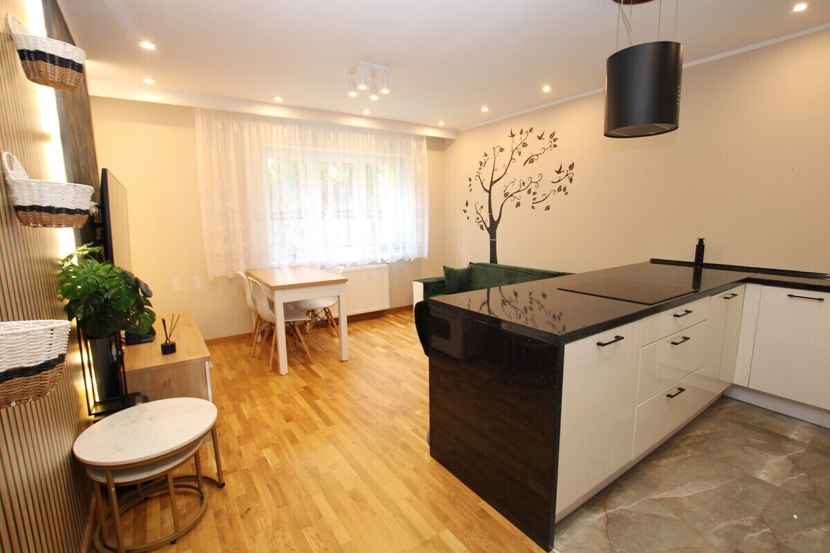 Elbląg NIERUCHOMOŚCI ANNA KRASZEWSKA&nbsp; Trzypokojowe mieszkanie po remoncie na parterze&nbsp; *media miejskie&nbsp;