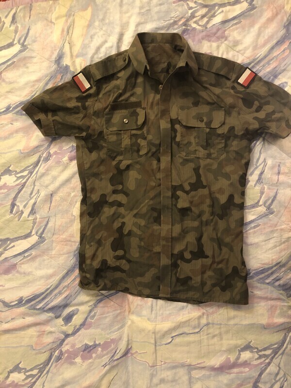 Elbląg Koszula w moro używana. Koszula w bardzo dobrym stanie. Noszona sporadycznie w minionym sezonie.