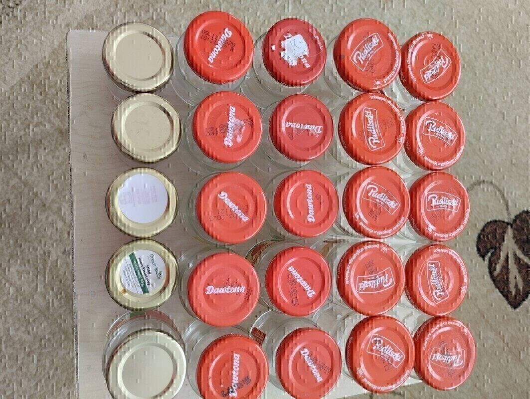 Elbląg Sprzedam małe słoiczki na kremy lub  na przyprawy.40g, 80g, 90g. Cena 1 zł za sztukę - Mam 25 słoiczków. Lub