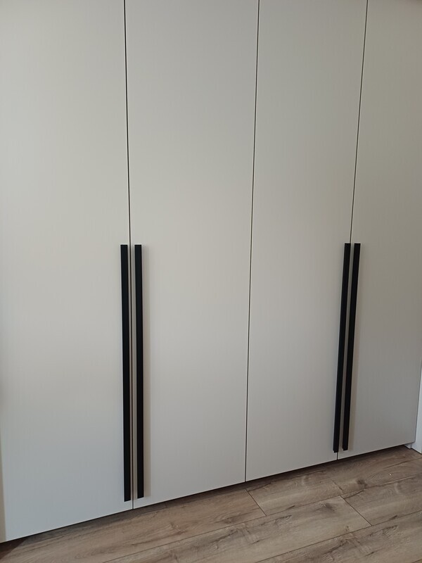 Elbląg SPRZEDAM DWIE SZAFY BARDZO POJEMNE. KOLOR BEŻ PIASKOWY SZEROKOŚĆ 210 CM, WYSOKOŚĆ 217 CM, GŁĘBOKOŚĆ 65 CM.