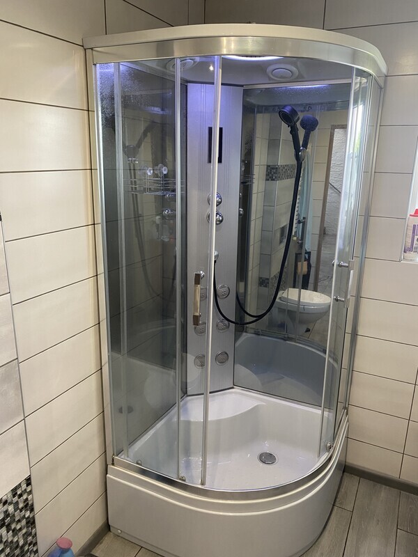 Elbląg Sprzedam kabinę prysznicową 90x90 z radiem, oświetleniem, hydromasażem. Stan bardzo dobry. Polecam