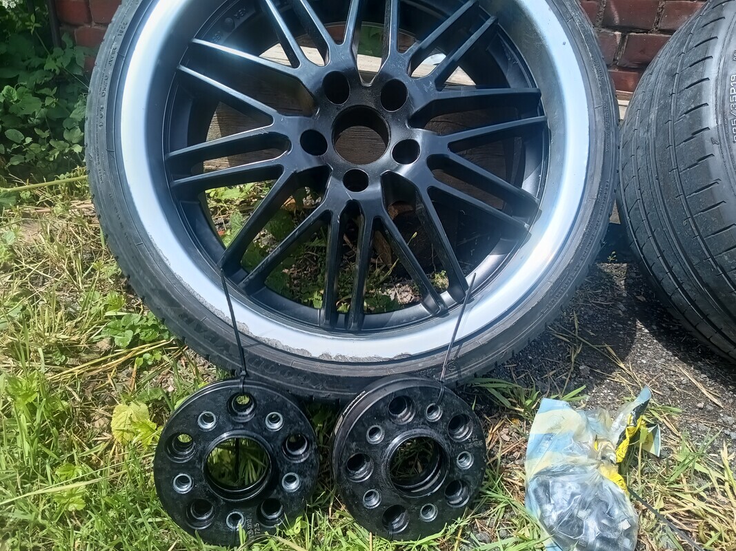 Elbląg Witam sprzedam alufelgi 19 ładnymi oponami letnimi 225 /35 r 19 do BMW. Mercedes, audi, VW
W cenie dystanse
