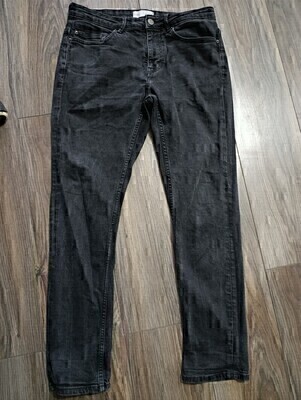 Elbląg Sprzedam czarne spodnie jeansy męskie marki Pull&Bear rozmiar 42.Stan bardzo dobry. Kontakt sms