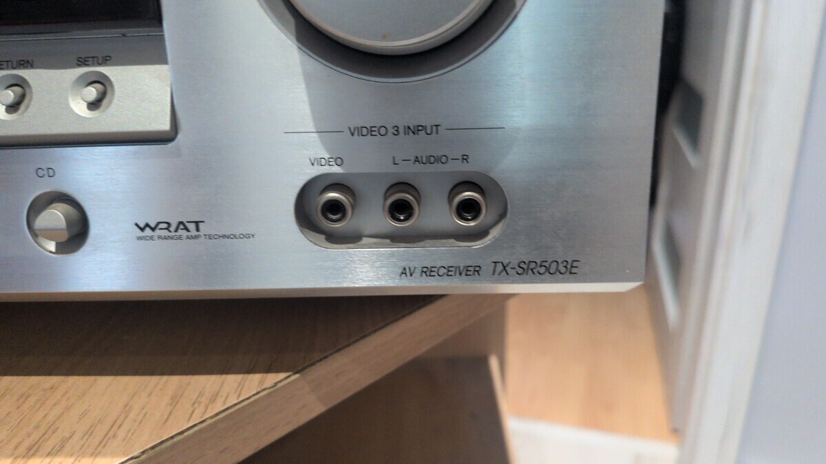 Elbląg sprzedam amplituner ONKYO jestem drugim właścicielem sprzedaje ponieważ kopiłem nowy
w zestawie kabel pilot