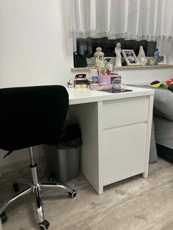 Elbląg Sprzedam nowe biurko dopiero złożone, ale rozmiar za duży. Nie pasuje do pokoju córki. cena w sklepie bleck red