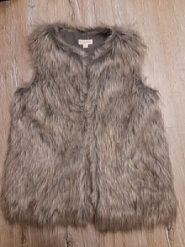 Elbląg Sprzedam damską kamizelkę, bezrękawnik, futerkowa mięciutka jak królik, sztuczne futerko.
Rozm. S, stan
