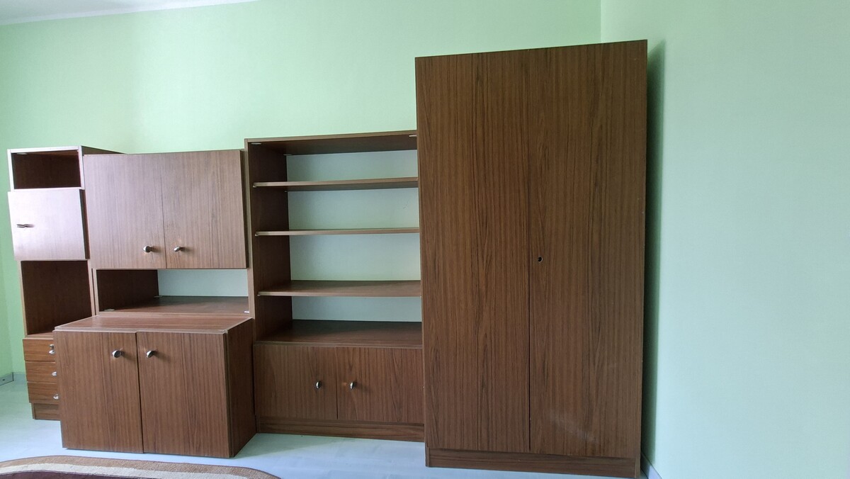 Elbląg Oddam  szafę ubraniową i regały w dobrym stanie