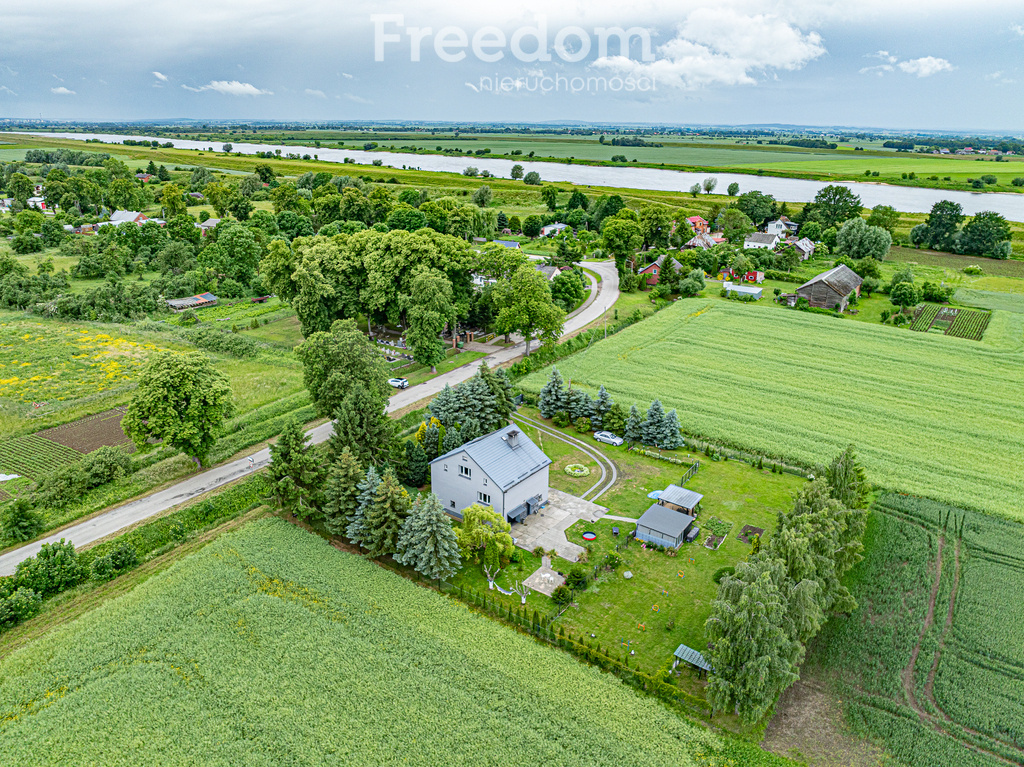 Elbląg FREEDOM NIERUCHOMOŚCISprzedam dom - Tczew.&nbsp;Na sprzedaż przestronny, trzykondygnacyjny dom jednorodzinny