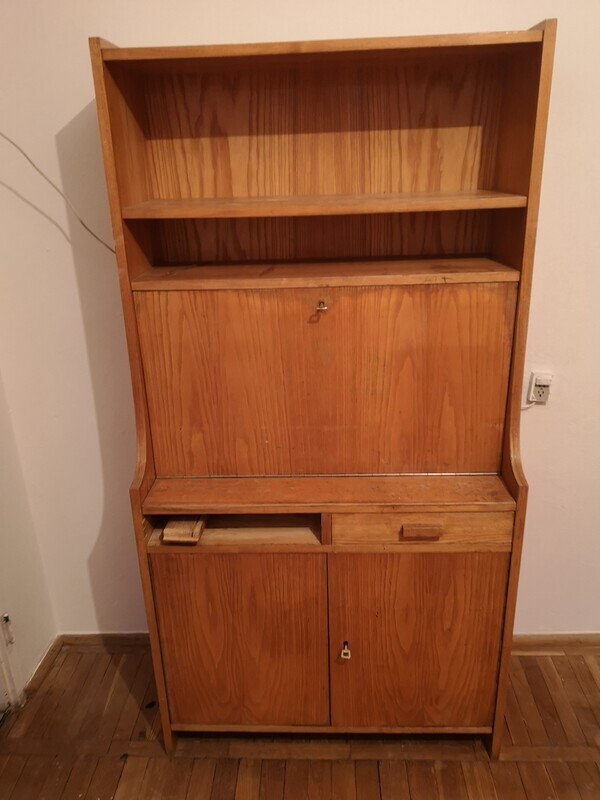 Elbląg Sprzedam wykonany z drewna sekretarzyk do kapitalnej odnowy ( przeszlifowanie papierem ściernym i