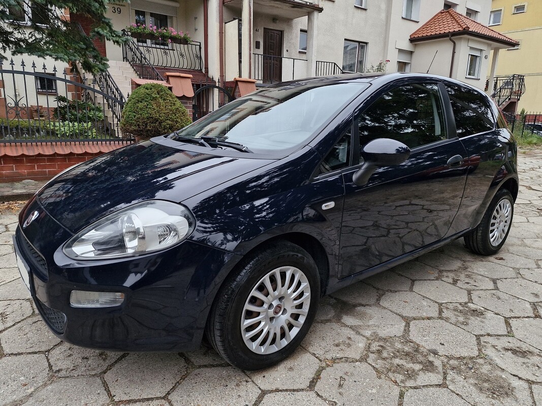 Elbląg Fiat Grande Punto1.4 BenzynaRok produkcji 2015Klimatyzacja172 tys kmKupiony w Polskim Salonie