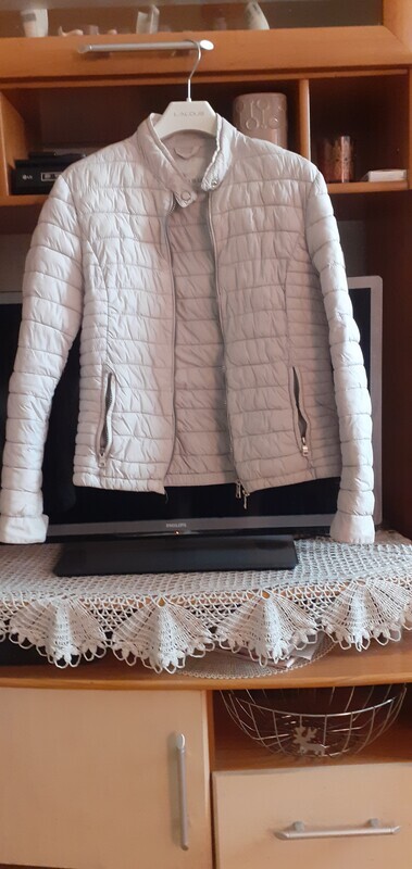 Elbląg Oddam odzież damską widoczna na zdjęciach za symboliczne 30zl. .. .. .są kurteczki, leginsy, koszulki,