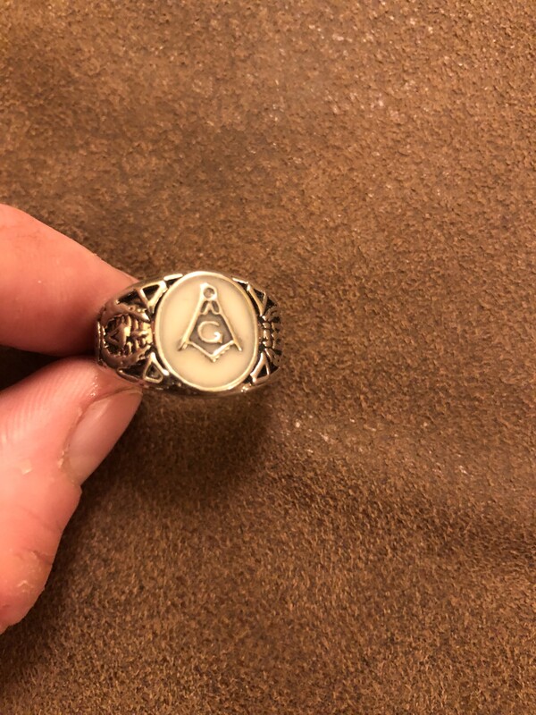 Elbląg Sygnet z ciekawym oczkiem i wzorem, rzadko używany. Stan bardzo dobry. Polecam!!!