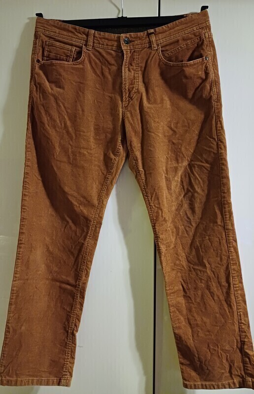 Elbląg Spodnie męskie sztruksy CAMEL ACTIV ( niemiecka marka, której początki sięgają wyścigów Camel Trophy)stan