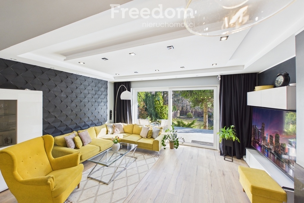 Elbląg FREEDOM NIERUCHOMOŚCISprzedam dom - Elbląg, Leopolda Staffa.&nbsp;Układ budynku:Budynek składa się z trzech