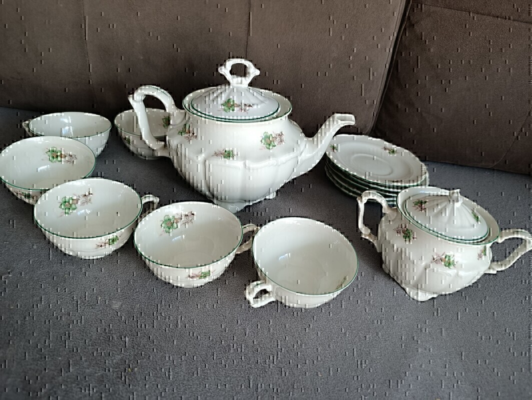 Elbląg Sprzedam zestaw kawowy Wałbrzych. Dzbanek, 5 talerzyków, 6 filiżanek oraz cukiernica. Stan bardzo dobry jedynie