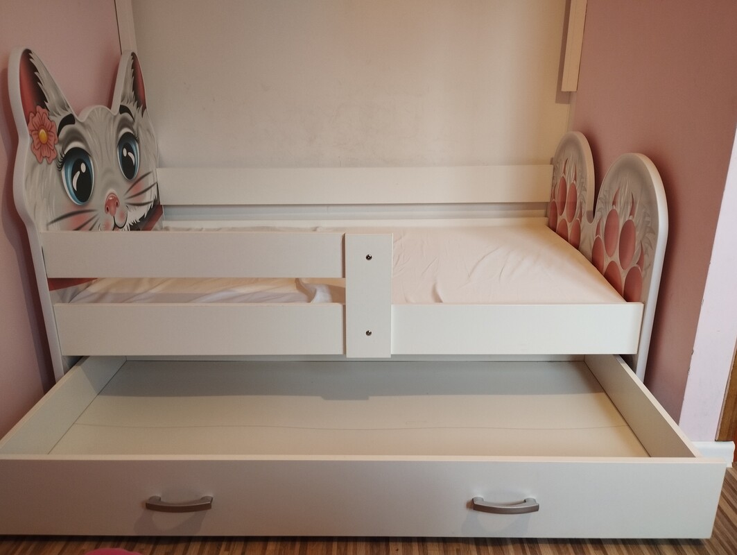 Elbląg Witam.
Sprzedam łóżko dzieciece z materacem, i pojemną szufladą. Jak nowe, czyste i zadbane.
Wymiary:
dł.