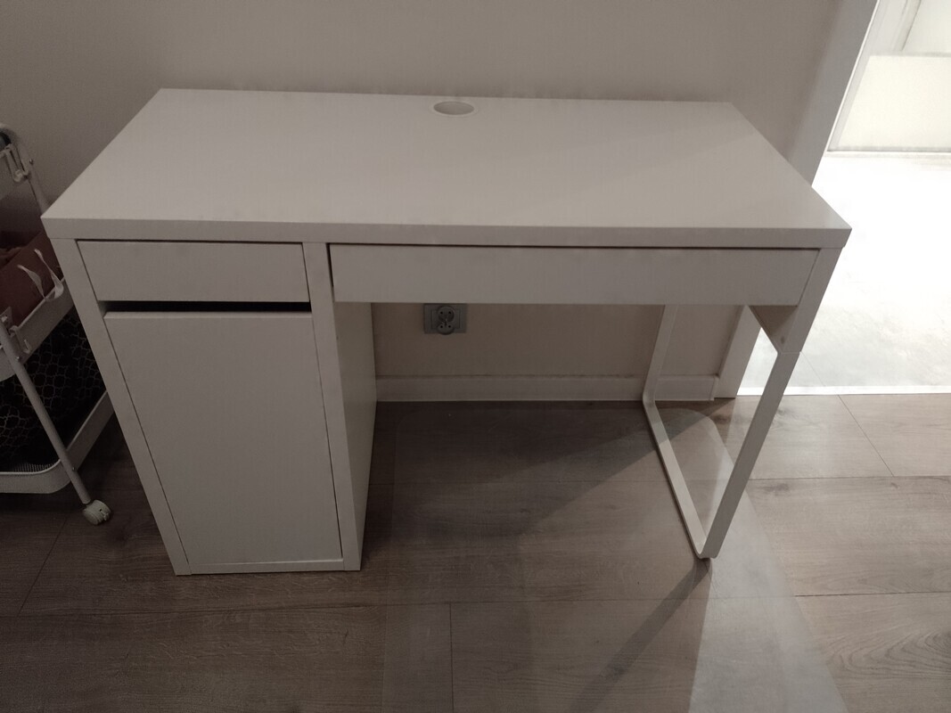 Elbląg Sprzedam biurko 105/75/50 cena 80 zł.