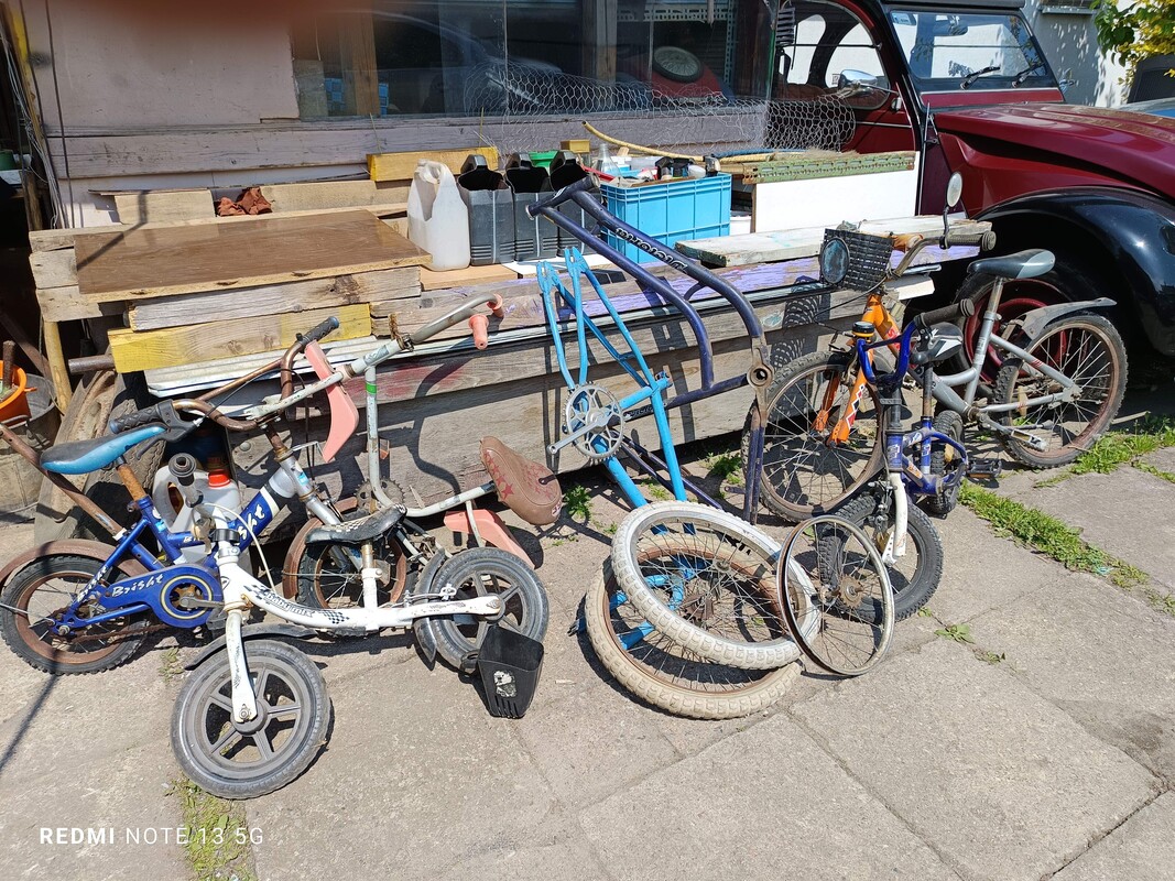 Elbląg Po dzieciach i wnukach sprzedam 14 pojazdów. Rowery rowerki hulajnogi jeżdziki biegacze w większości sprawne /