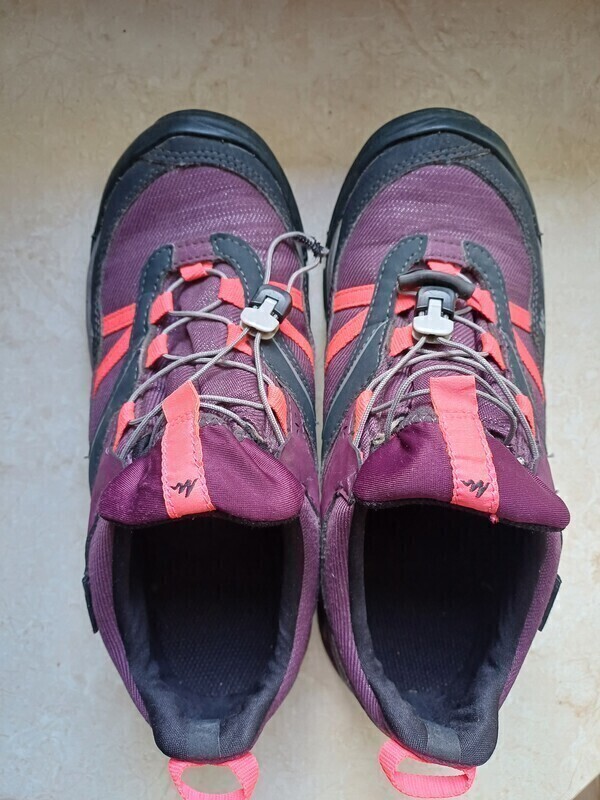 Elbląg Buty trekkingowe Quechua rozmiar 36,długość wkładki 23.5 cm, wodoodporne, stan idealny.