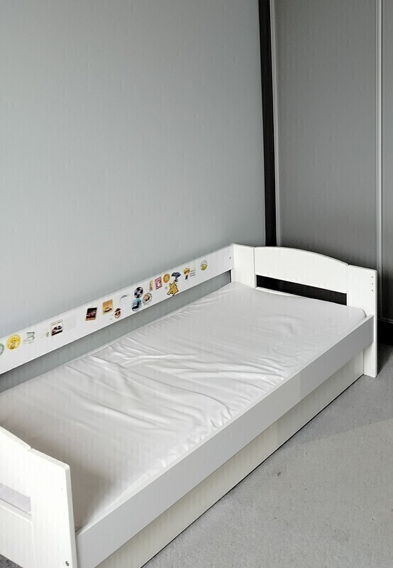 Elbląg Sprzedam łóżko dla dziecka 160x80 białe z szufladą pod spodem.
Cena 100 zł.