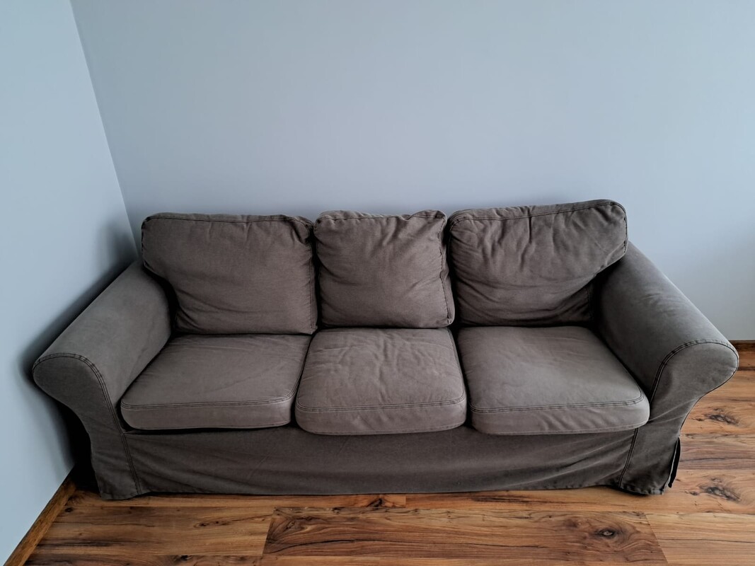 Elbląg Oddam za darmo kanapę nierozkładaną. Do odbioru po uprzednim umowieniu się telefonicznie.