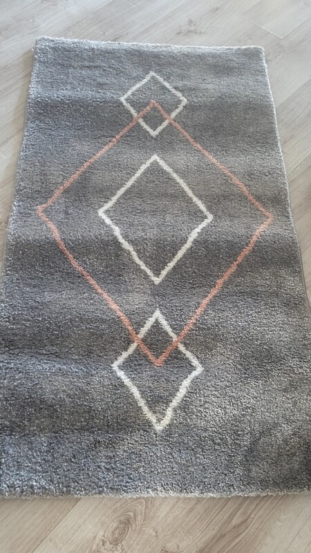 Elbląg Sprzedam nowy szary  dywan ze wzorkiem, pasuje do przedpokóju, pokoju dziecięcego, sypialni. Mięciutki