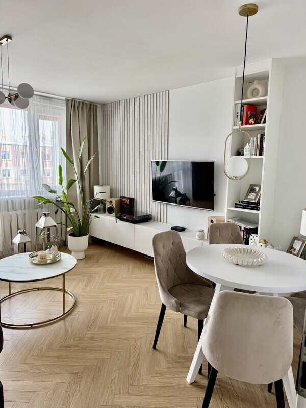 Elbląg Oferuję do wynajęcia przestronne i bardzo jasne mieszkanie o powierzchni 62 m², położone na cenionym osiedlu