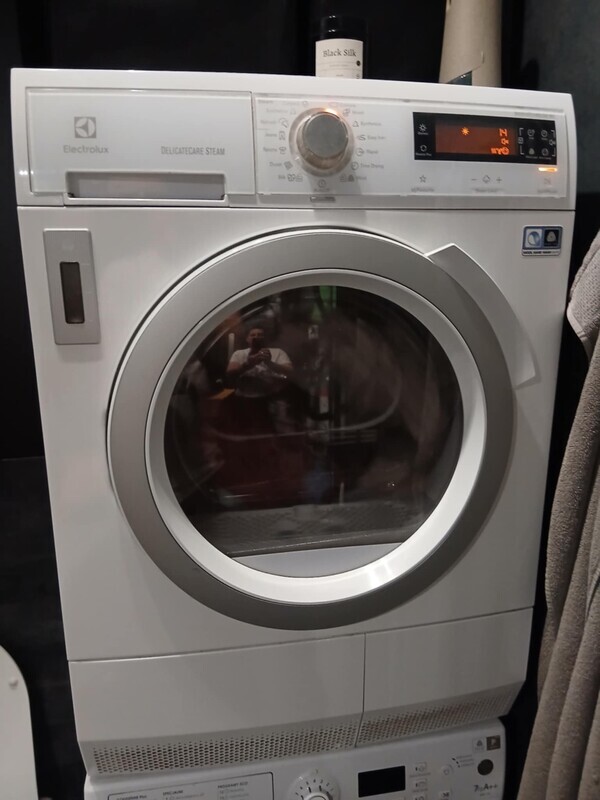 Elbląg Sprzedam suszarkę Electrolux z pompą ciepła. Stan używana, sprawna. Wszystko działa. Cena 550 zl do małej