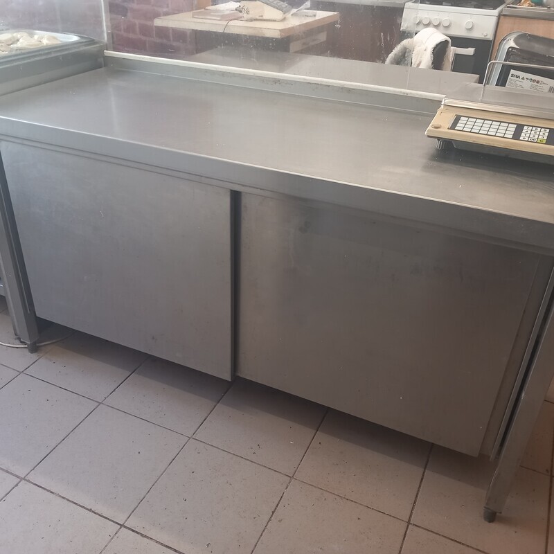 Elbląg Sprzedam 
Używane, nierdzewne meble gastronomiczne
Szafka 150x60x78cm 1000zl
Szafka 100x60x78cm  800zl 
Bemar