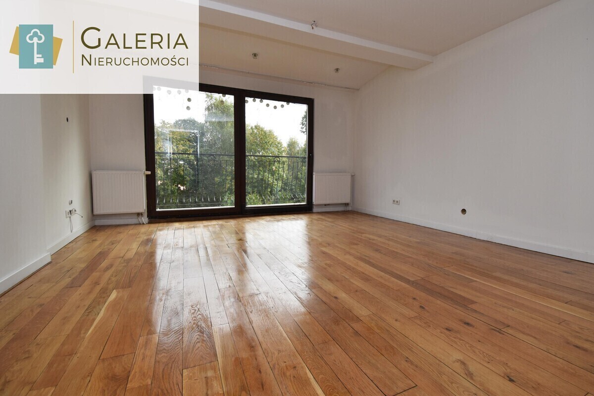 Elbląg GALERIA NIERUCHOMOŚCIZ pasji i miłości do nieruchomościNa sprzedaż: Dwupoziomowe mieszkanie z balkonem i