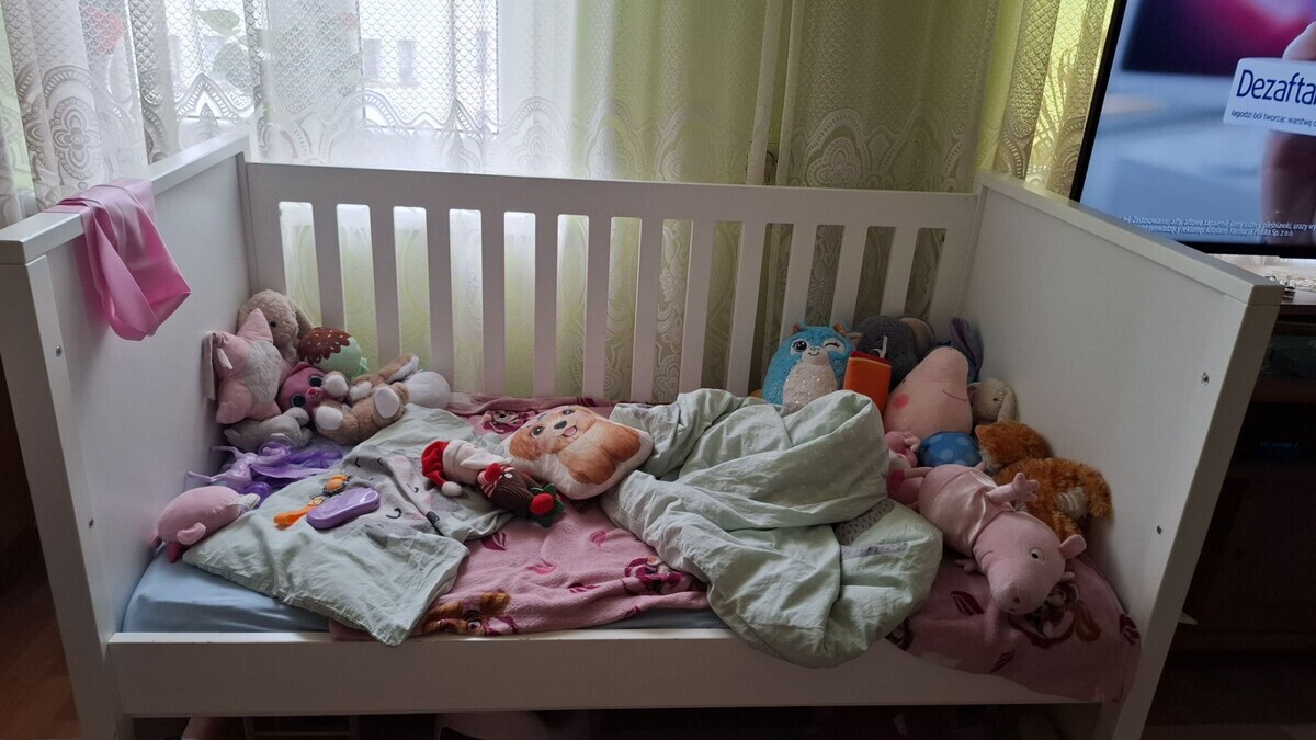 Elbląg Witam posiadam na sprzedaż łóżeczko w bardzo dobrym stanie. Łóżeczko ma połamaną jedna szczebelke ale jak