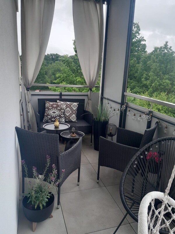 Elbląg 🌿 Zestaw mebli balkonowych na sprzedaż – 2 krzesła i sofa w doskonałej cenie! 🌿Wartość: