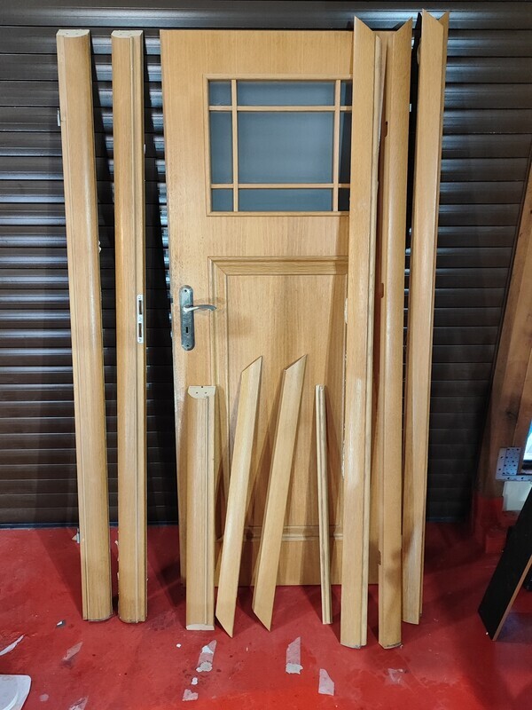 Elbląg Sprzedam drzwi wewnętrzne prawe wysokość 203 cm, szerokość 80 cm okleina dębowa. Cena 200 zł