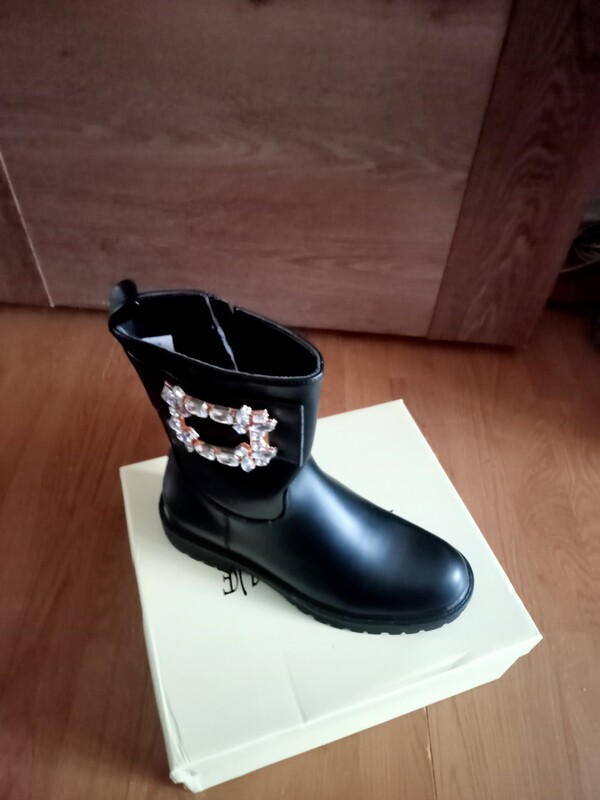 Elbląg Sprzedam botki nowe rozmiar 39 na szczupłą nogę.