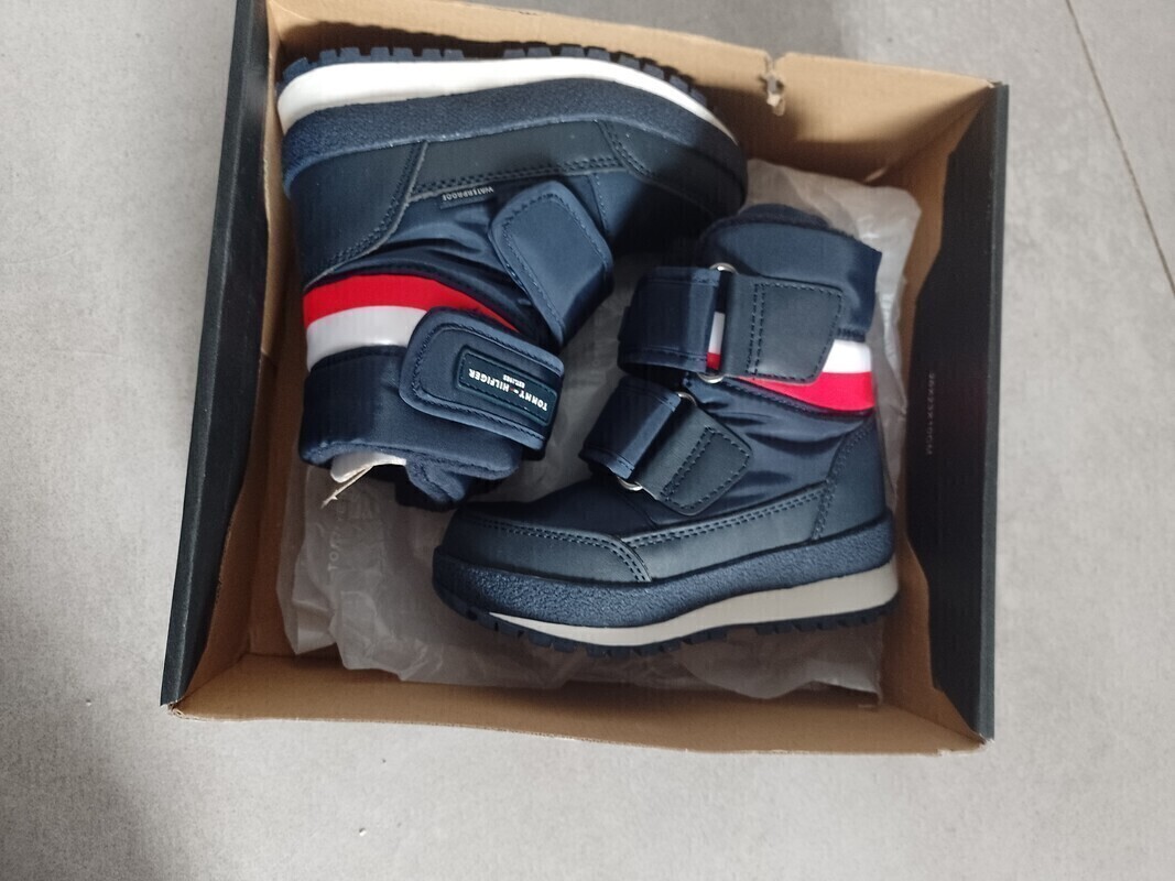 Elbląg Sprzedam buty dla dziecka Tommy Hilfiger kupione na Zalando.
Buty Nowe w opakowaniu nie chodzone. Numer